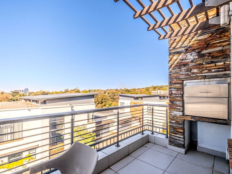 Apartment For Sale in Waterkloof - Photo 6