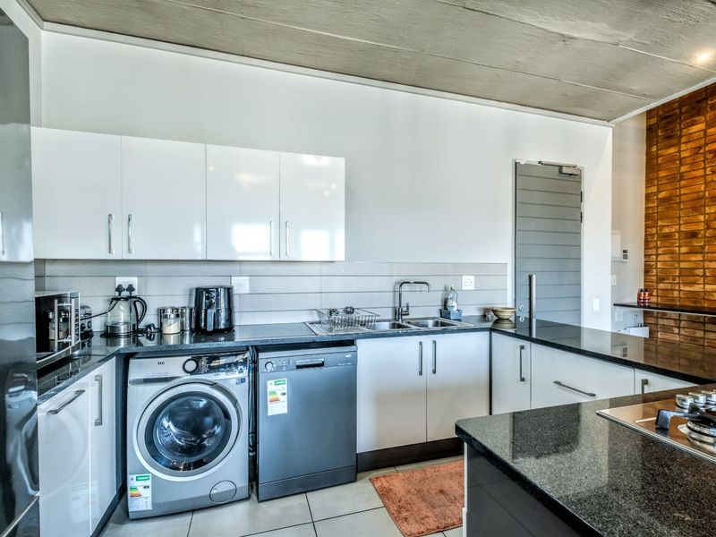 Apartment For Sale in Waterkloof - Photo 9