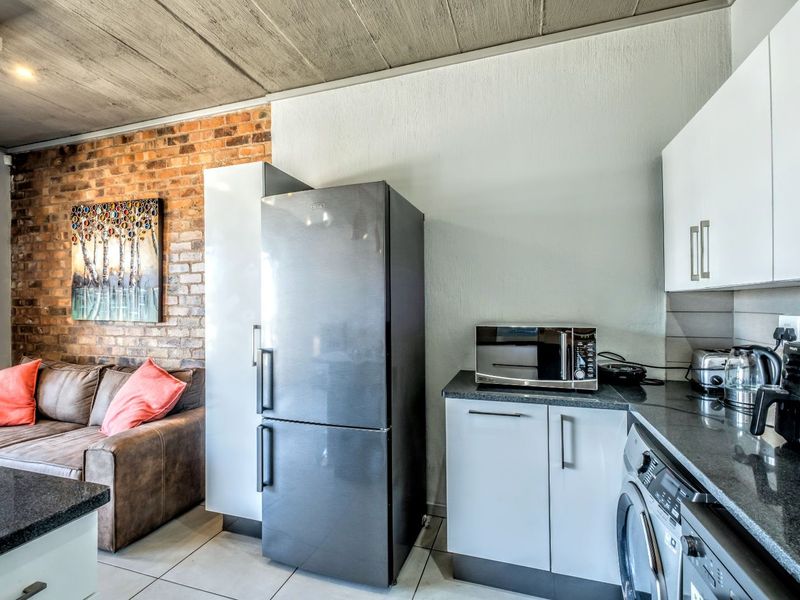 Apartment For Sale in Waterkloof - Photo 3