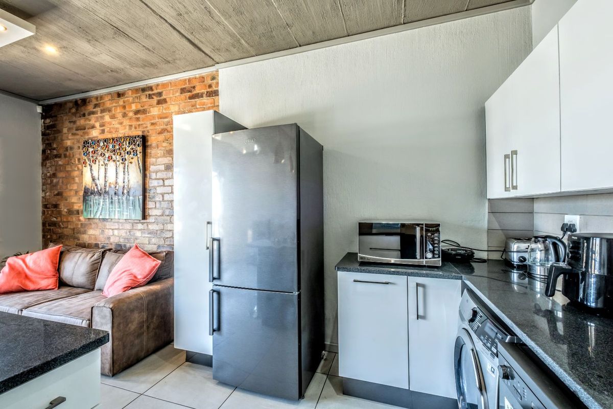 Apartment For Sale in Waterkloof - Photo 3