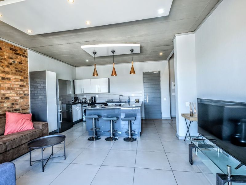 Apartment For Sale in Waterkloof - Photo 2