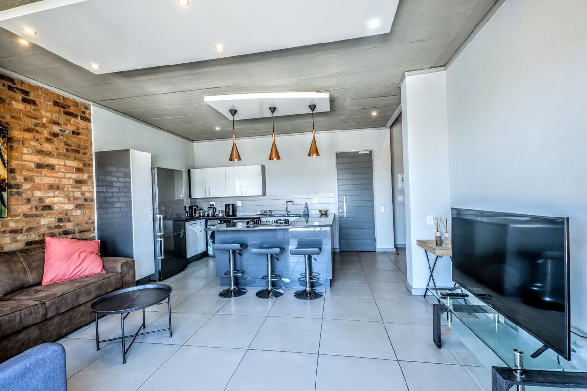 Apartment For Sale in Waterkloof - Photo 2