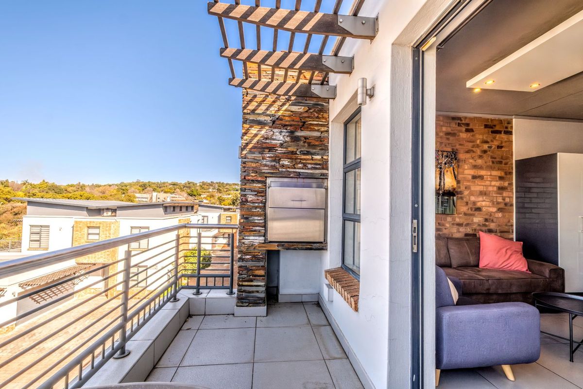 Apartment For Sale in Waterkloof - Photo 5