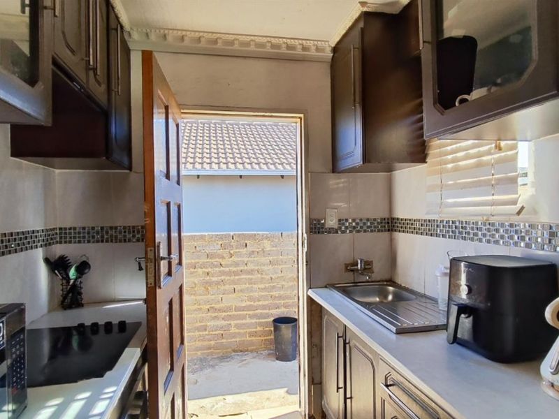 House For Sale in Savanna City - Photo 3