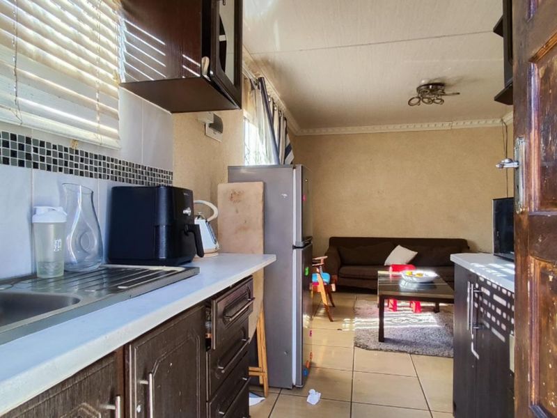 House For Sale in Savanna City - Photo 2