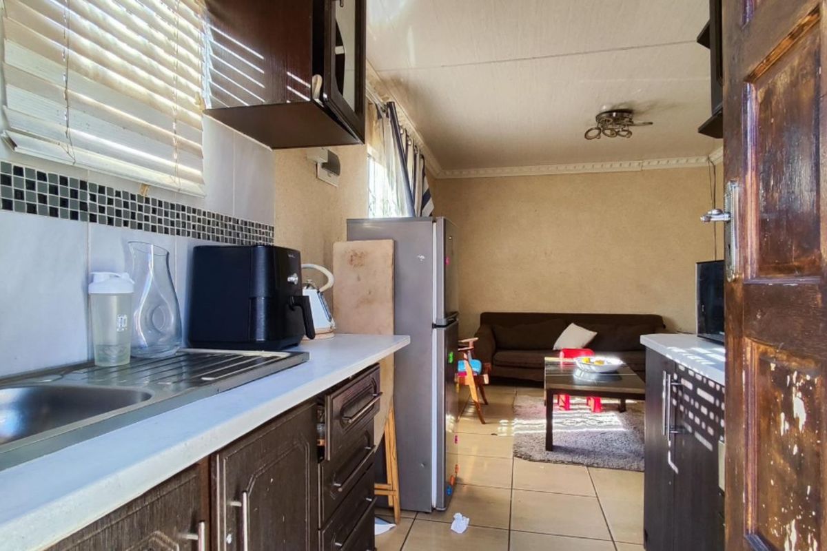 House For Sale in Savanna City - Photo 2