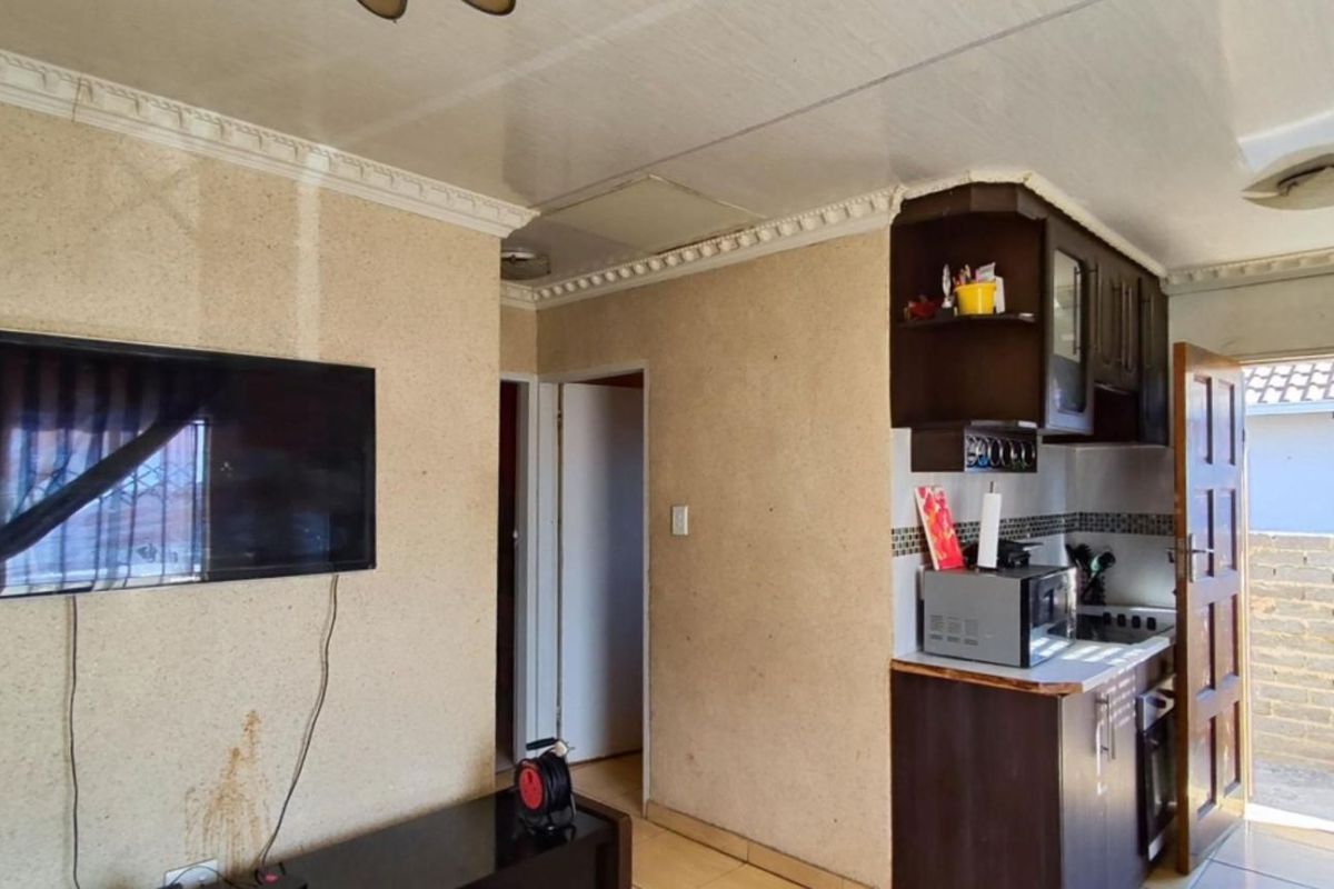 House For Sale in Savanna City - Photo 4