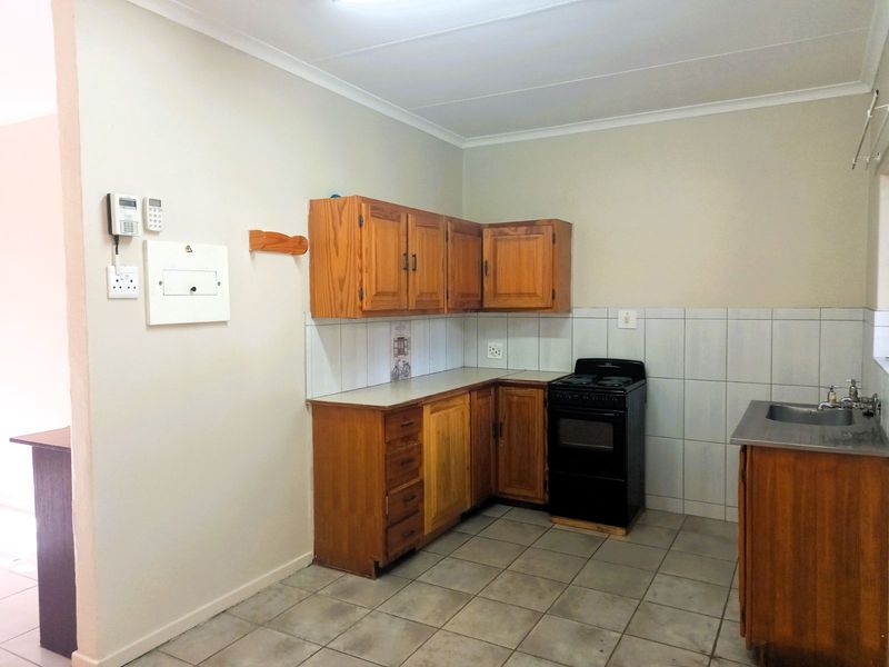 Townhouse For Sale in Brits Central - Photo 6