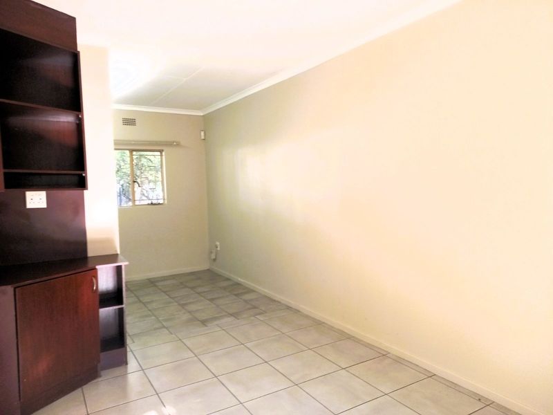 Townhouse For Sale in Brits Central - Photo 4