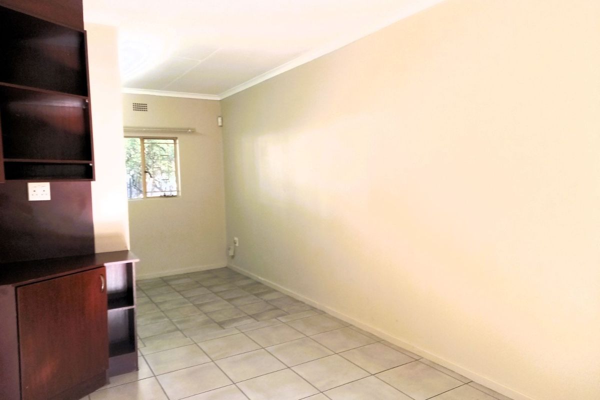 Townhouse For Sale in Brits Central - Photo 4