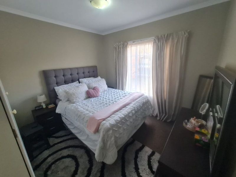 Apartment For Sale in Northgate - Photo 8