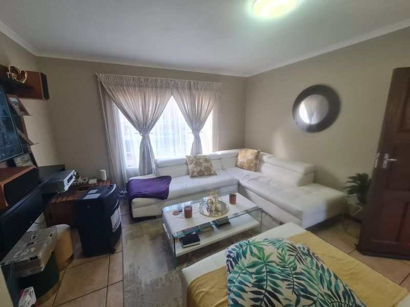 Apartment For Sale in Northgate - Photo 7