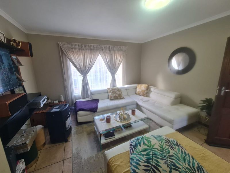 Apartment For Sale in Northgate - Photo 6