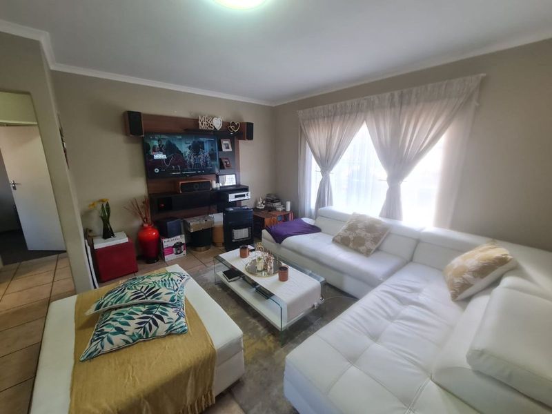 Apartment For Sale in Northgate - Photo 5