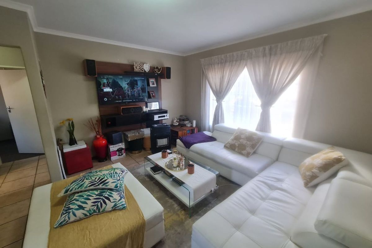 Apartment For Sale in Northgate - Photo 5