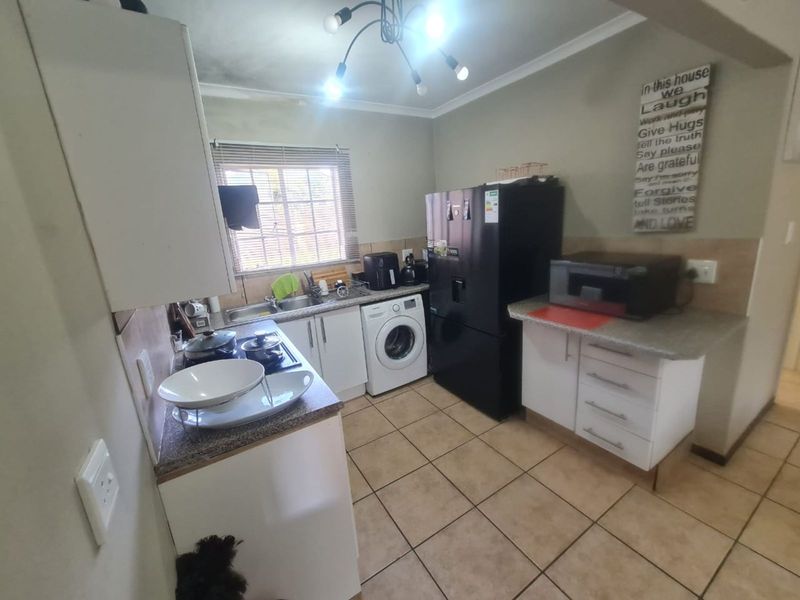 Apartment For Sale in Northgate - Photo 3