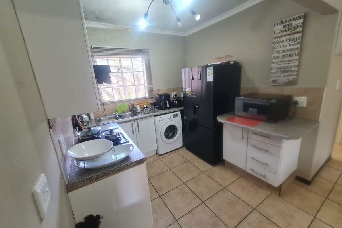 Apartment For Sale in Northgate - Photo 3