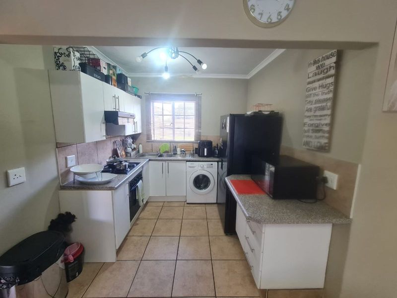 Apartment For Sale in Northgate - Photo 4