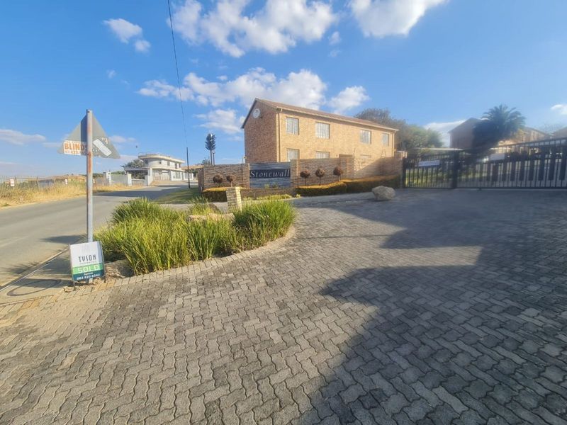 Apartment For Sale in Northgate - Photo 2