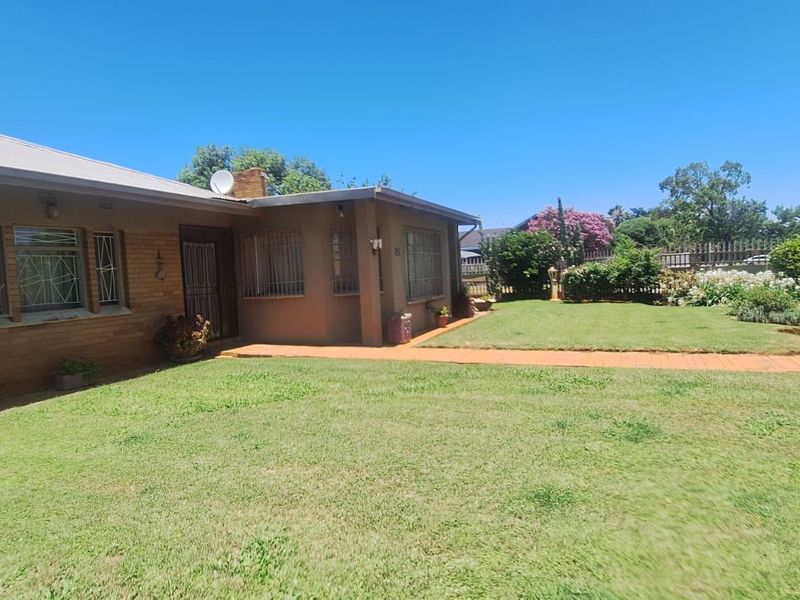 House For Sale in Carletonville Central - Photo 2