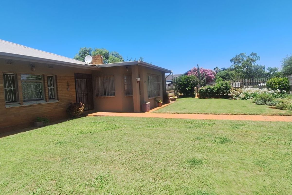 House For Sale in Carletonville Central - Photo 2