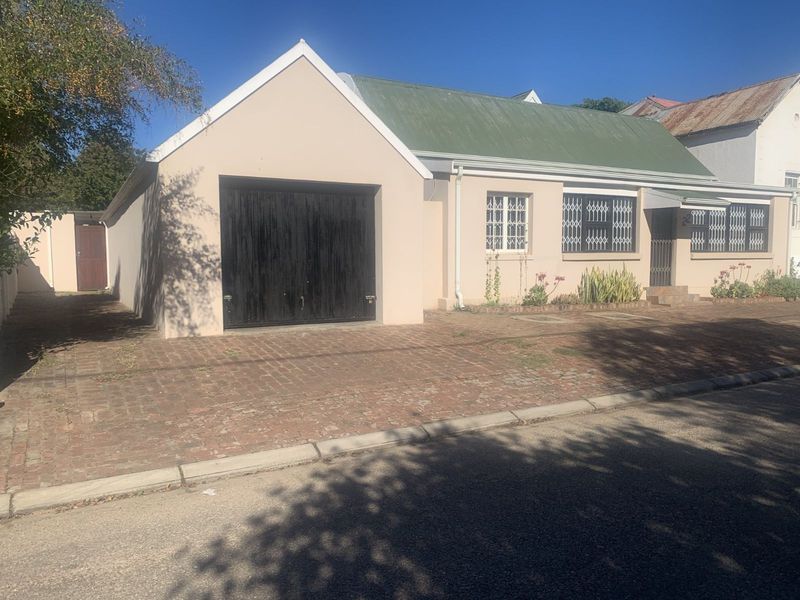 House For Sale in Albertinia Central - Photo 3