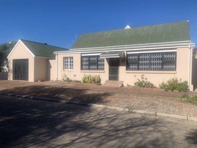 House For Sale in Albertinia Central - Photo 2