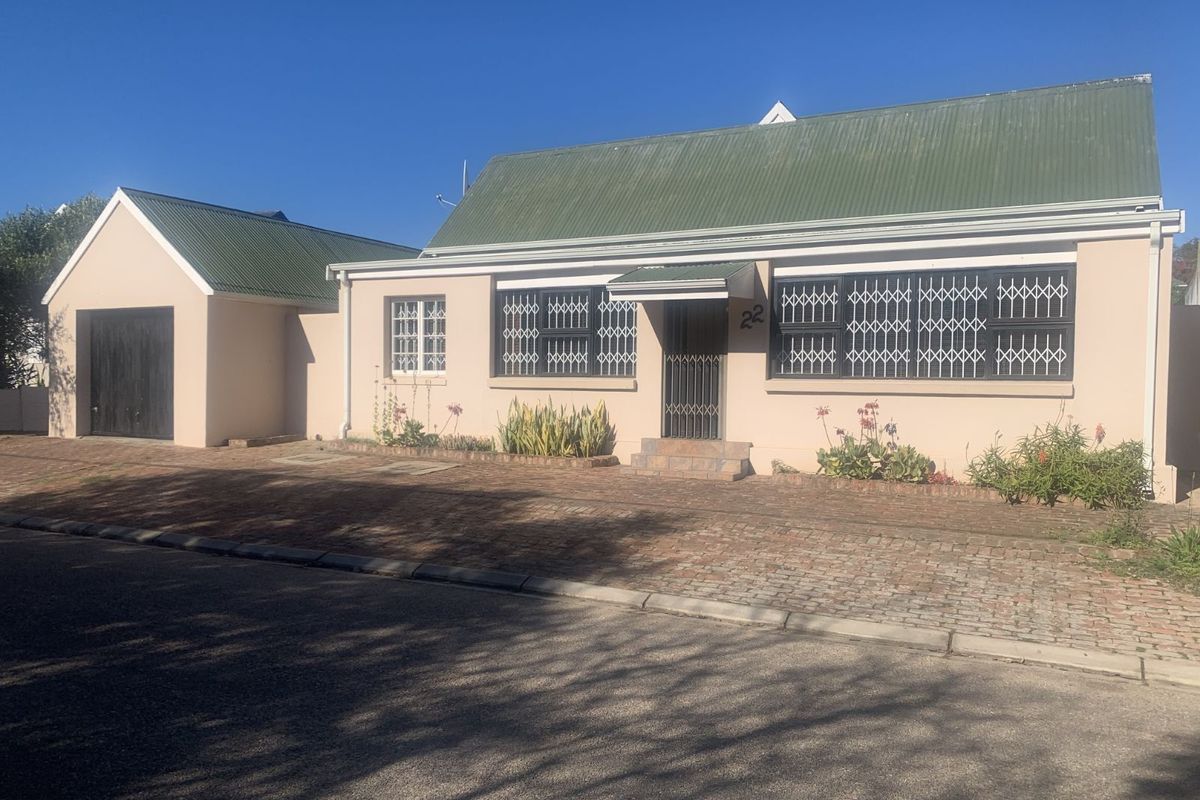 House For Sale in Albertinia Central - Photo 2