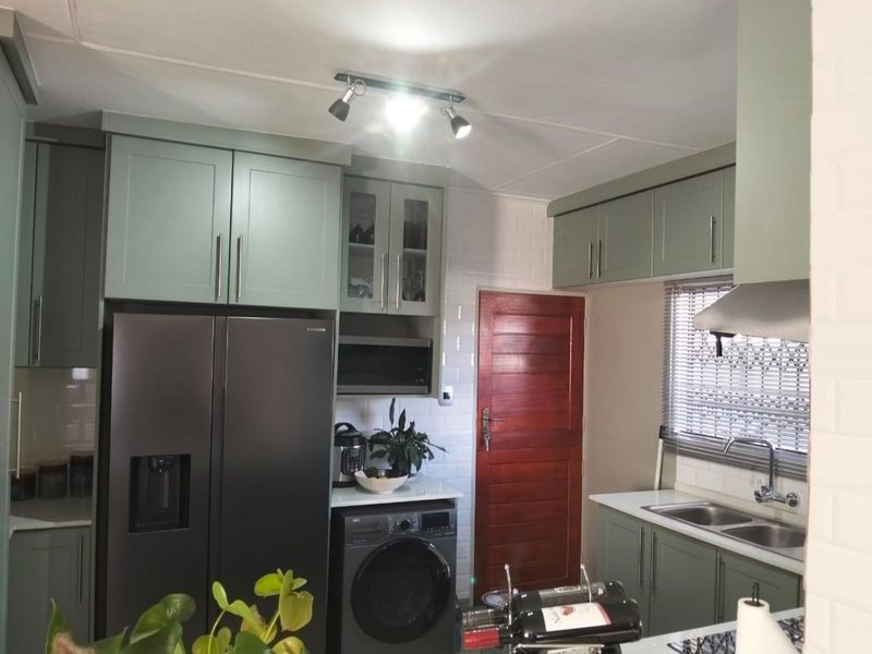 House For Sale in Bendor - Photo 6