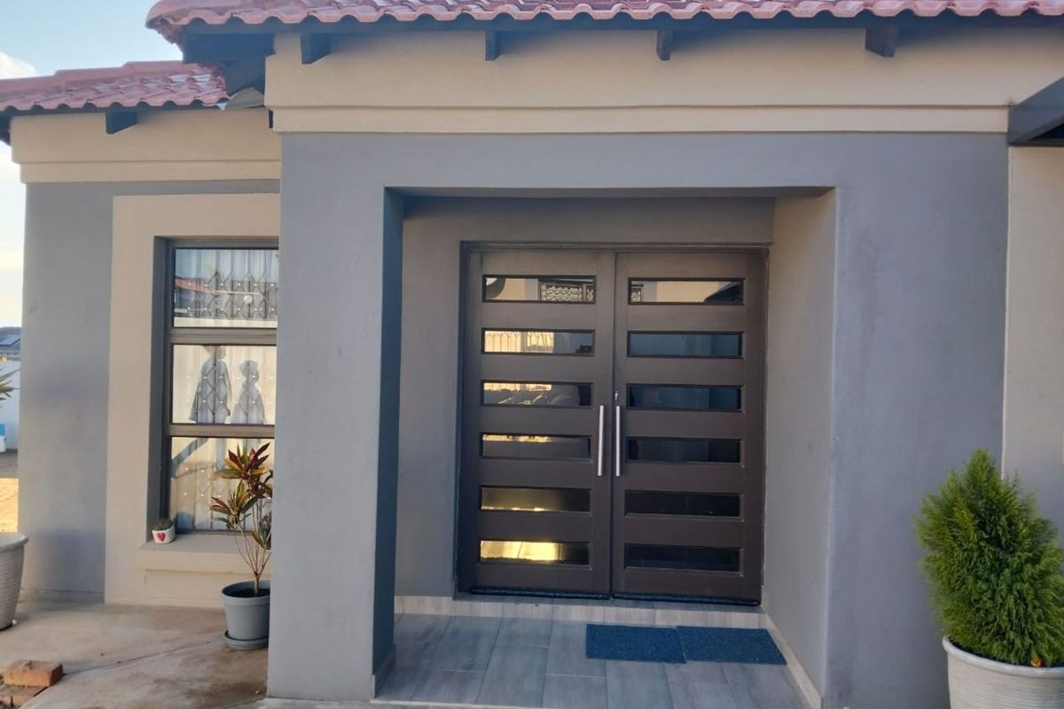 House For Sale in Bendor - Photo 2