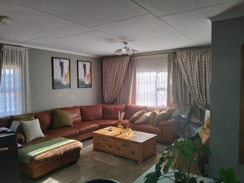 House For Sale in Bendor - Photo 4