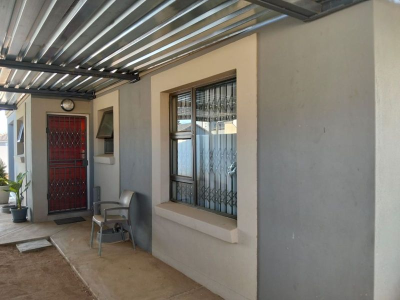 House For Sale in Bendor - Photo 3