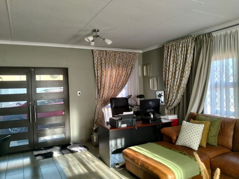 House For Sale in Bendor - Photo 5