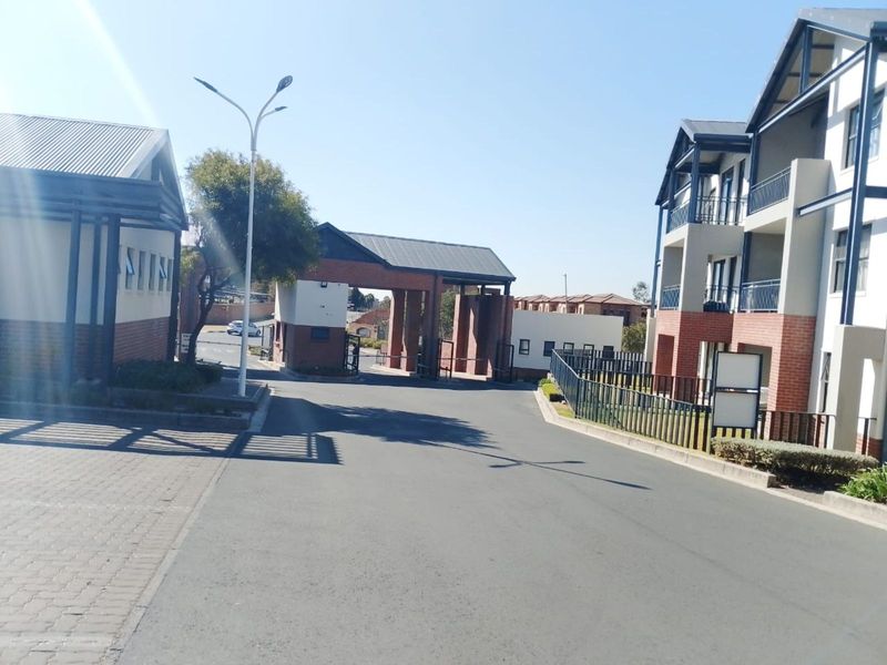 Apartment For Sale in Randpark Ridge - Photo 2