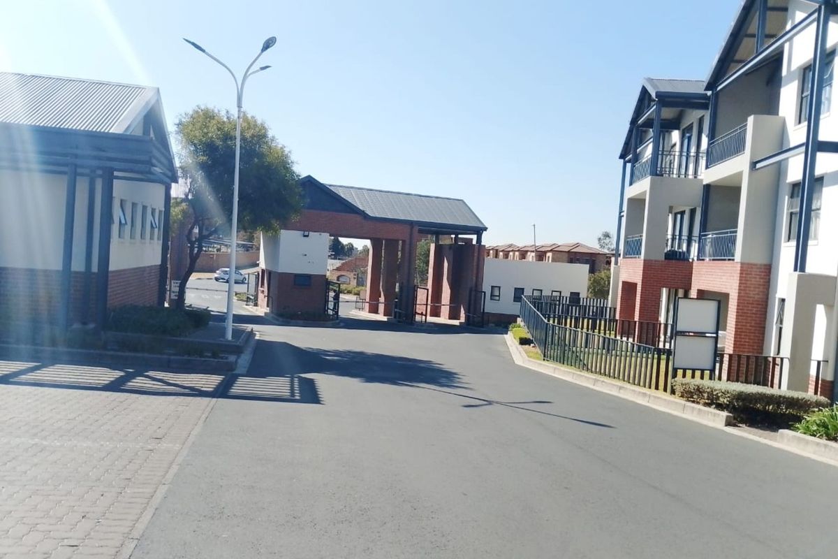 Apartment For Sale in Randpark Ridge - Photo 2