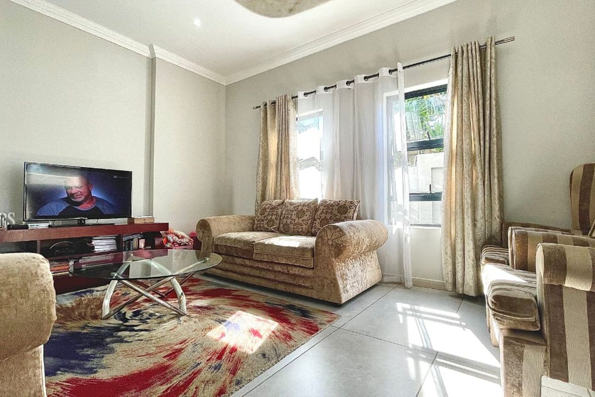 Townhouse For Sale in Magalieskruin - Photo 5