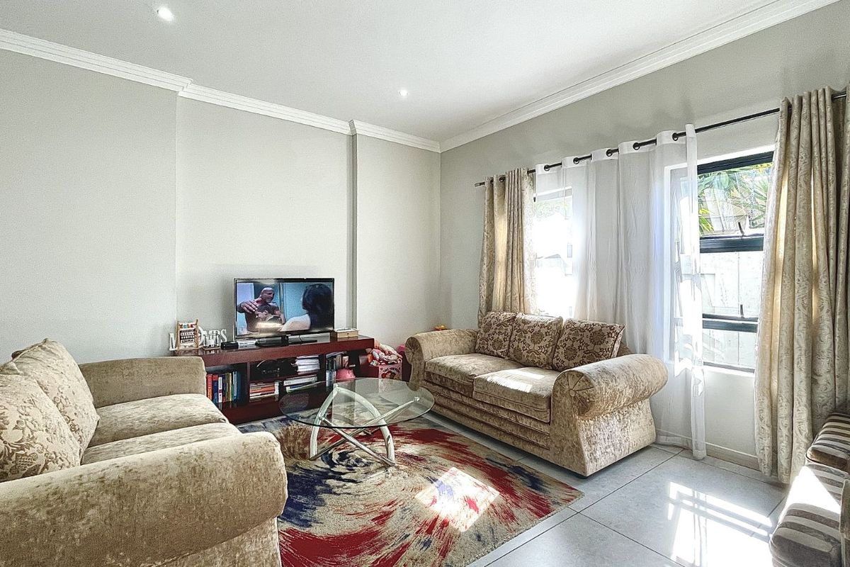 Townhouse For Sale in Magalieskruin - Photo 4