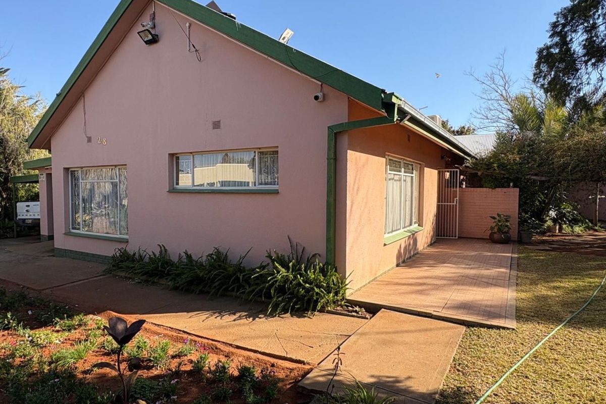 House For Sale in Carters Glen - Photo 2