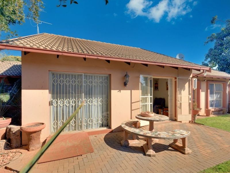 House For Sale in Pierre Van Ryneveld - Photo 3