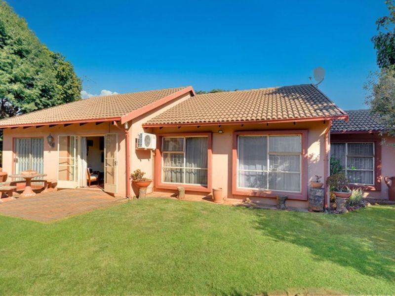 House For Sale in Pierre Van Ryneveld - Photo 2