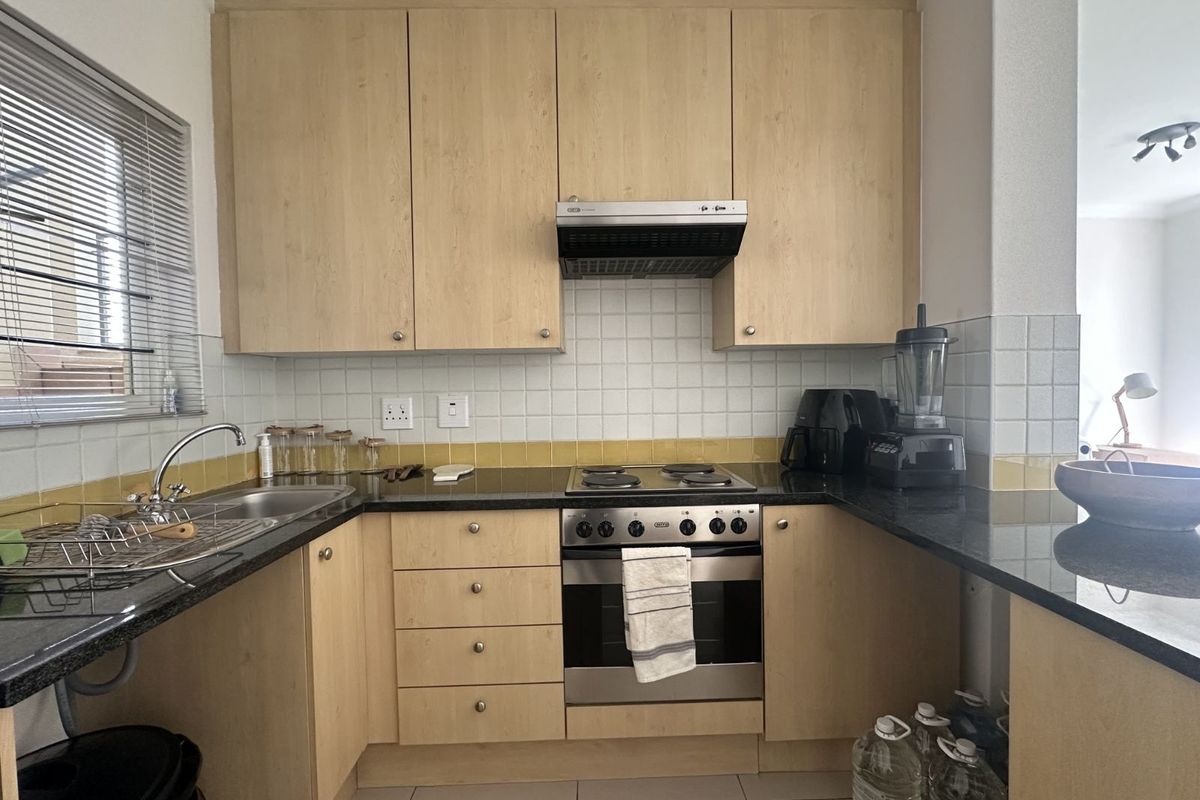 Apartment For Sale in Parktown North - Photo 3