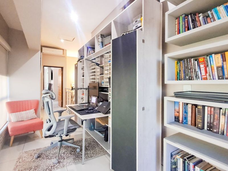 House For Sale in Olympus AH - Photo 3