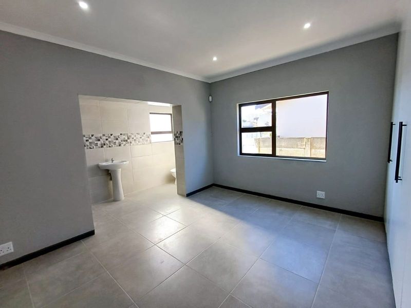 House For Sale in Rowallan Park - Photo 5