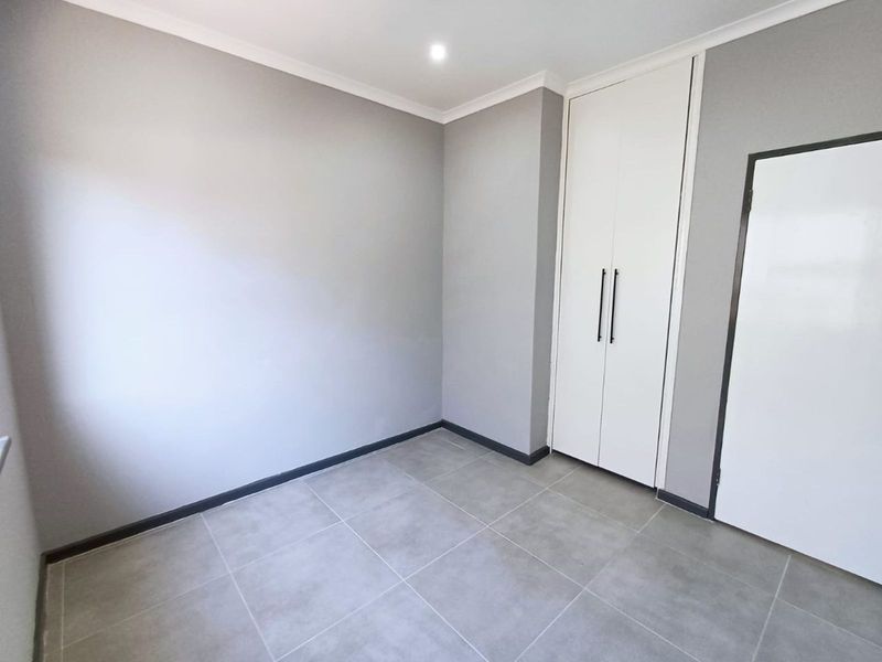 House For Sale in Rowallan Park - Photo 4