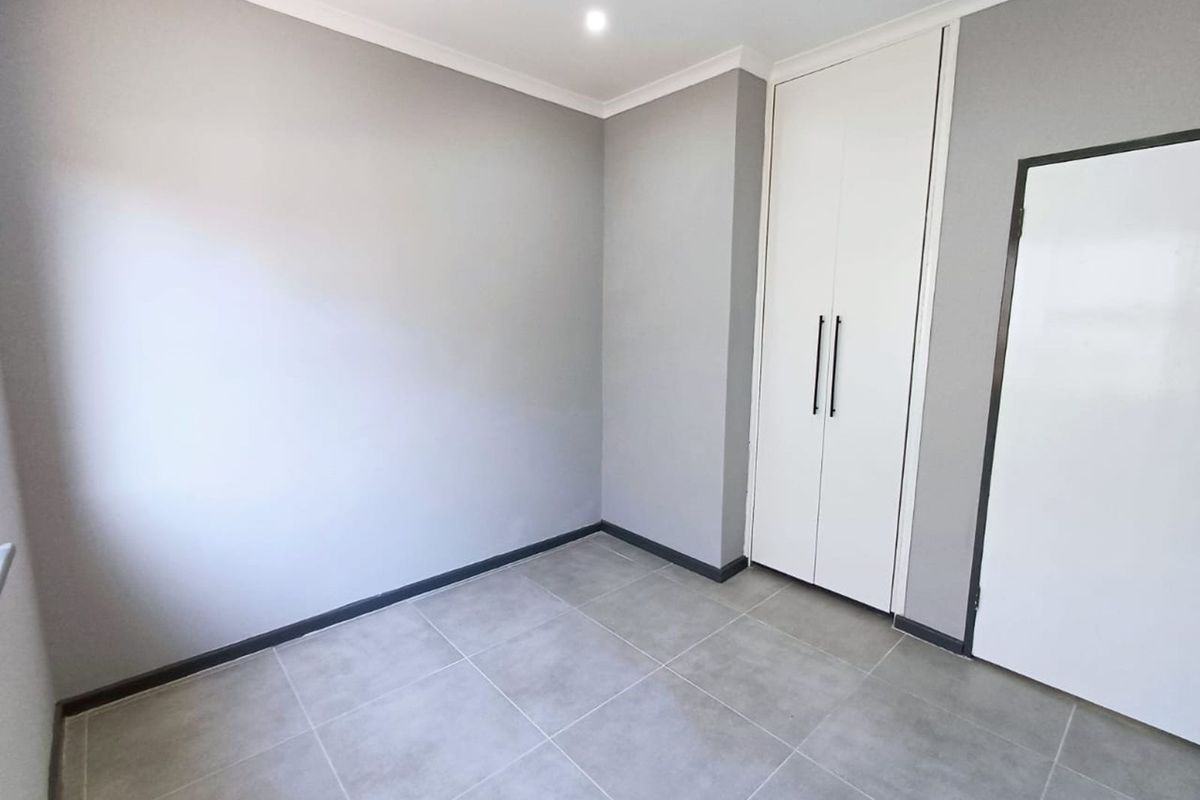 House For Sale in Rowallan Park - Photo 4