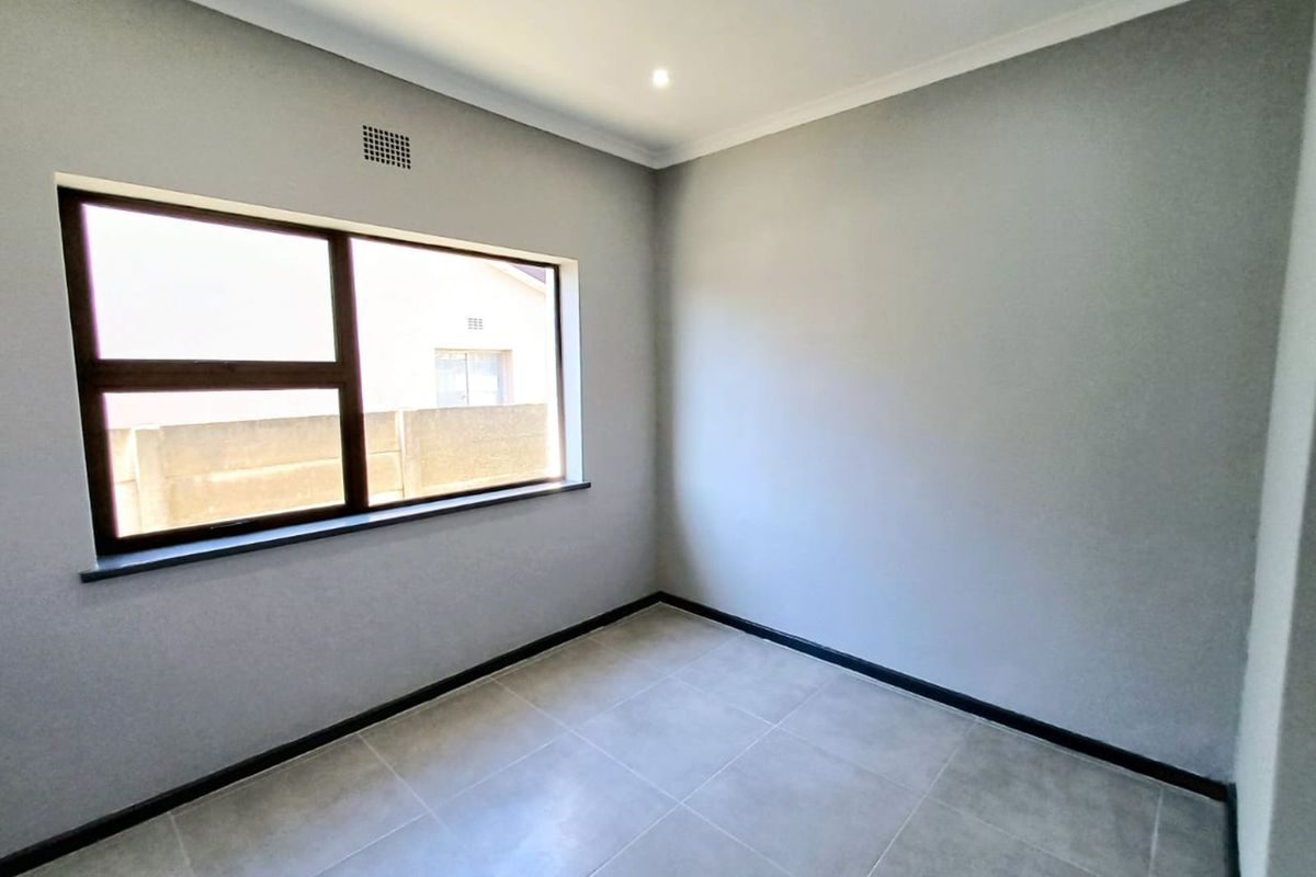 House For Sale in Rowallan Park - Photo 2