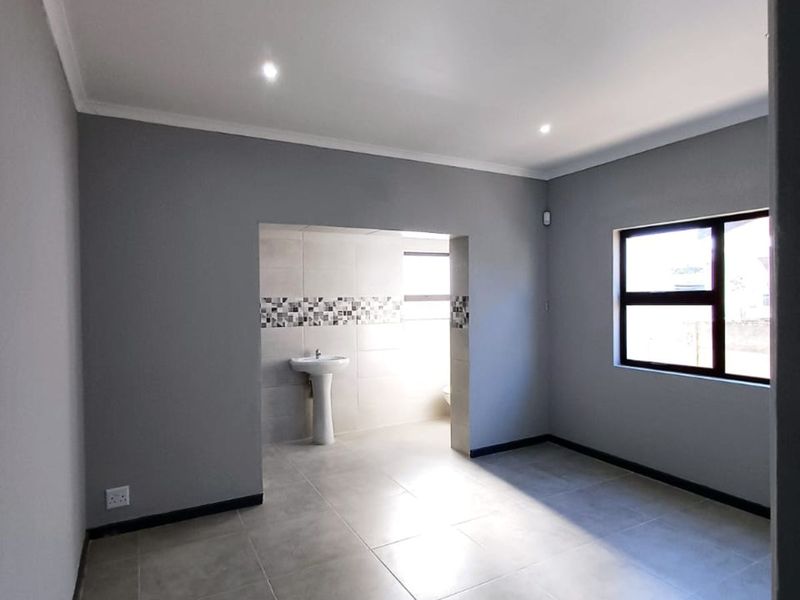 House For Sale in Rowallan Park - Photo 6