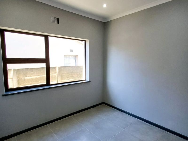 House For Sale in Rowallan Park - Photo 3