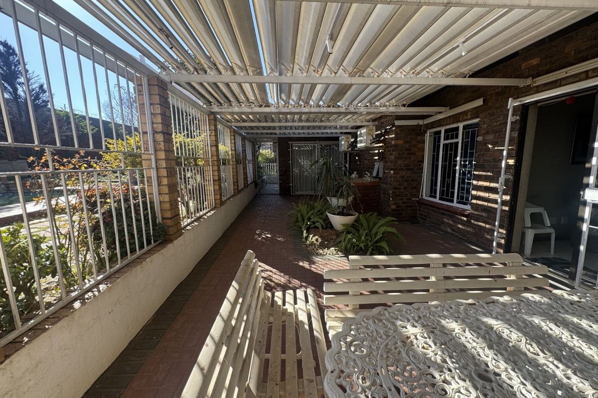 House For Sale in Laudium Ext 3 - Photo 4