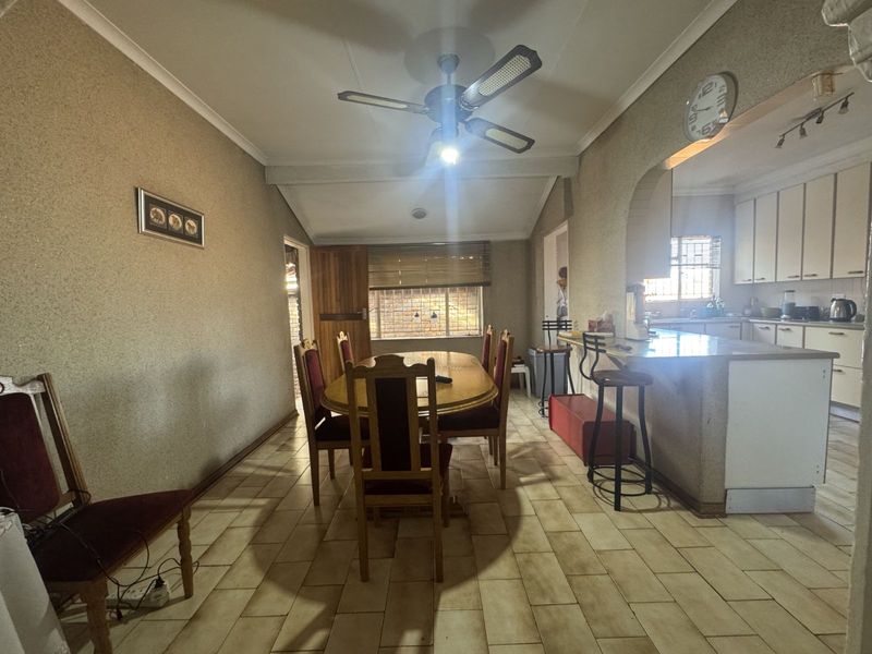 House For Sale in Laudium Ext 3 - Photo 8